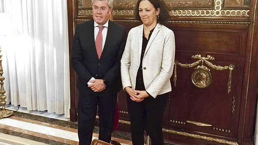 Cladera y José Enrique Fernández, ayer antes de su reunión.