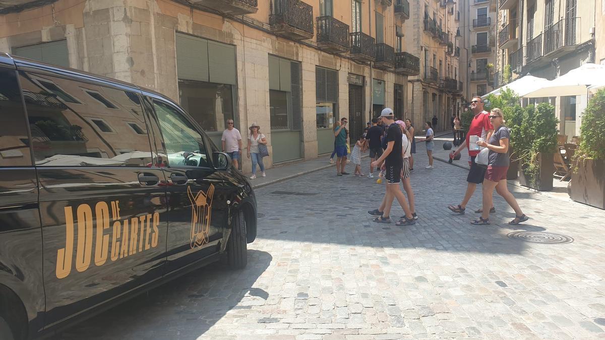 Imatge de la furgoneta de Joc de Cartes en ple Barri Vell.