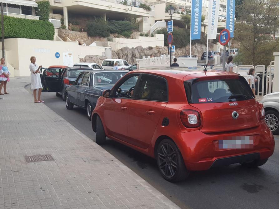 La avería de un autobús de la línea 3 de la EMT colapsa Illetes