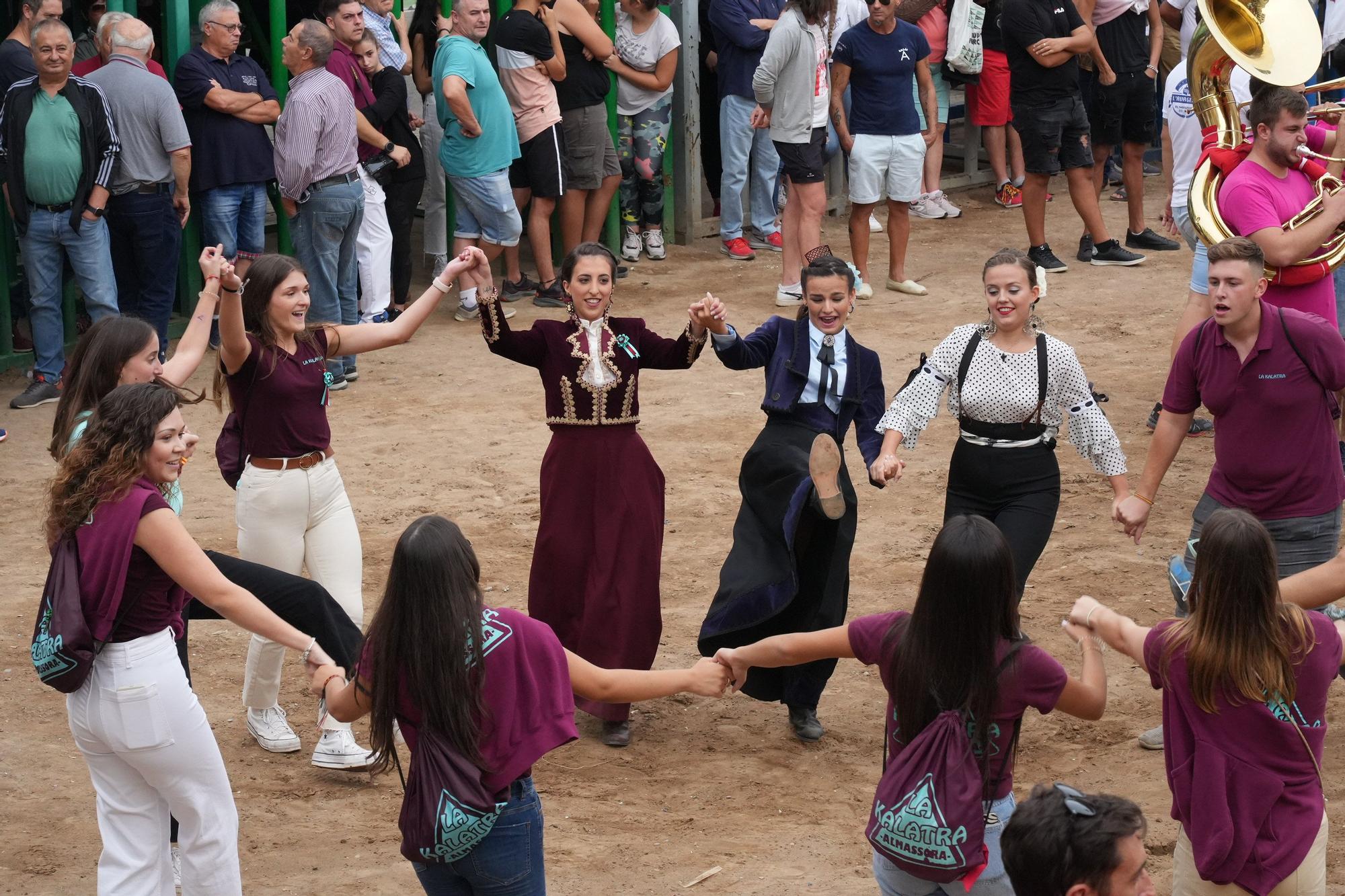 Las fotos de la tarde taurina del lunes de fiestas del Roser en Almassora