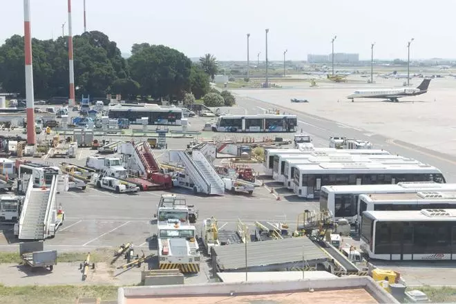 AENA insiste en que no va aumentar el número de vuelos ni de pasajeros en el aeropuerto de Ibiza
