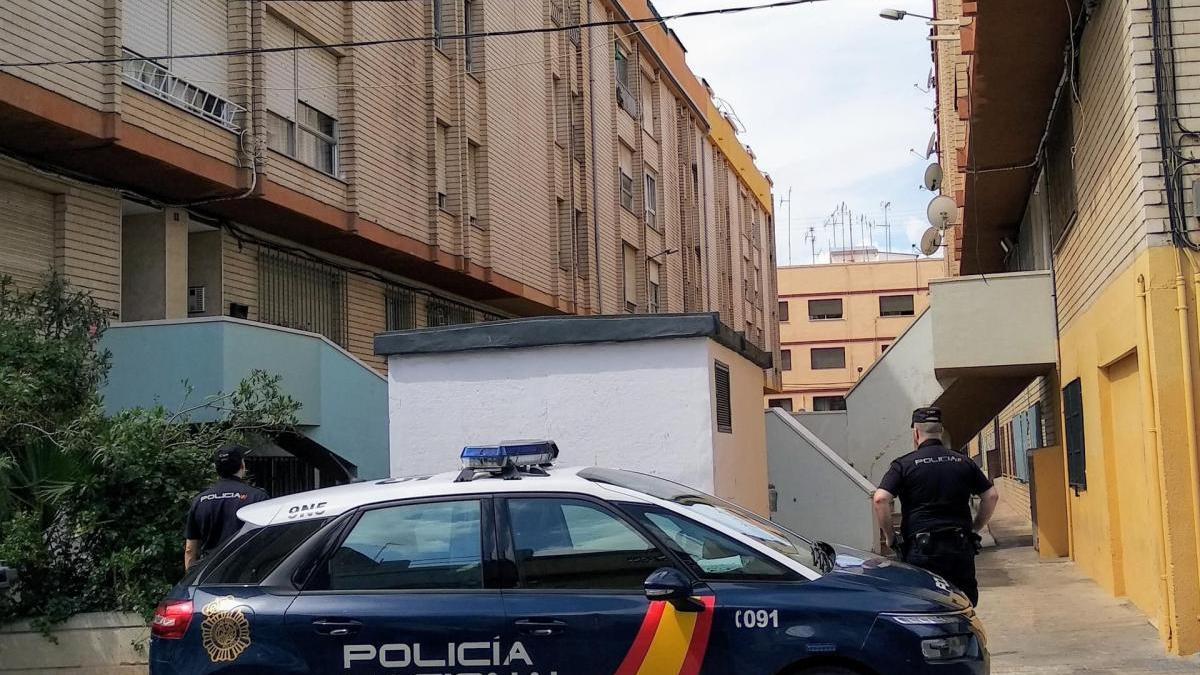 Detenidos dos hermanos hosteleros de Benicarló por explotación: 60 horas a la semana por 700 euros y sin días libres