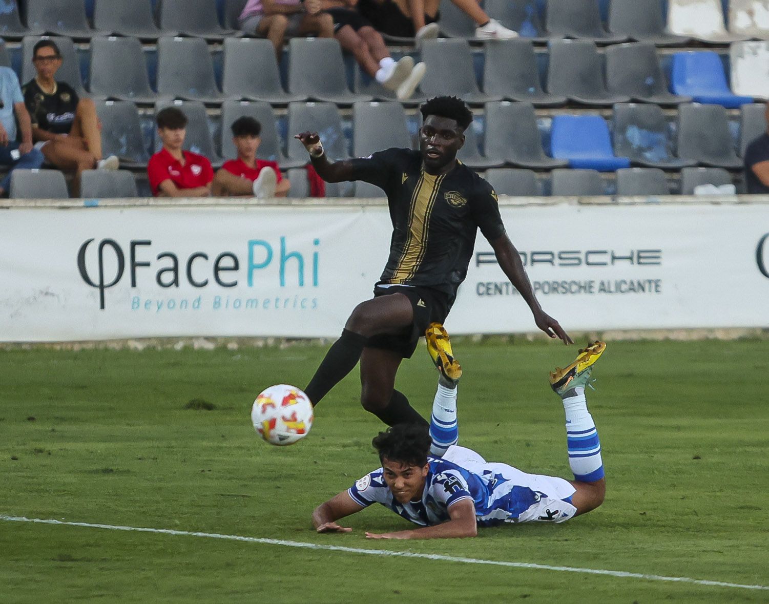 El Intercity hace los deberes casa frente a la Real Sociedad B ( 5 - 2 )