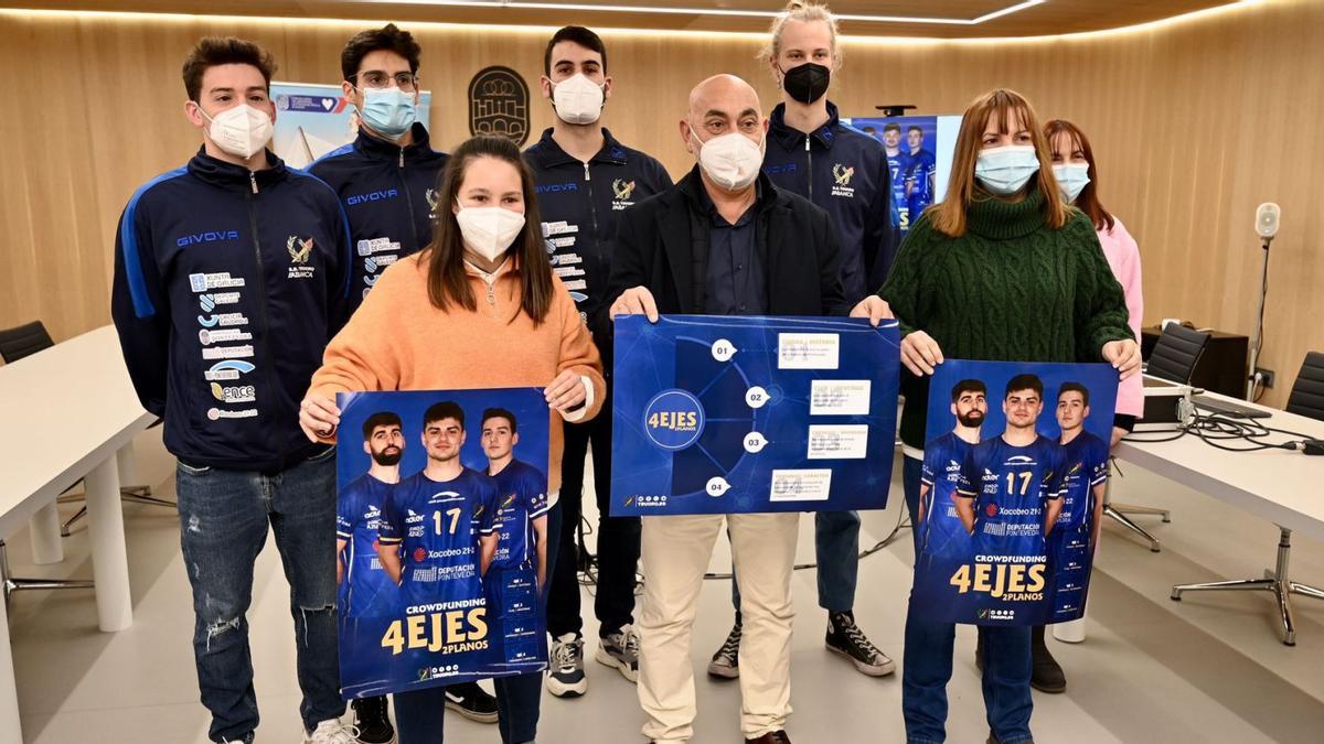 Presentación de la campaña del Teucro con Tino Fernández, concelleiro de Deportes de Pontevedra. |  // RAFA VÁZQUEZ