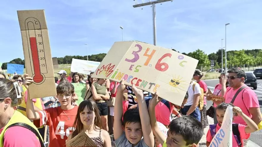 El colegio Parque Venecia protesta contra el calor en las aulas