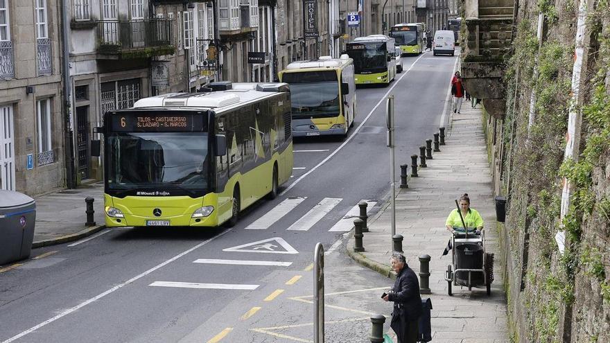 Raxoi retoma a licitación do contrato de buses coa “satisfacción” de que o Tacgal desestimara os recursos