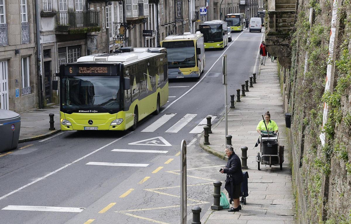 O contrato de buses pasou de concesión a servizos nesta licitación