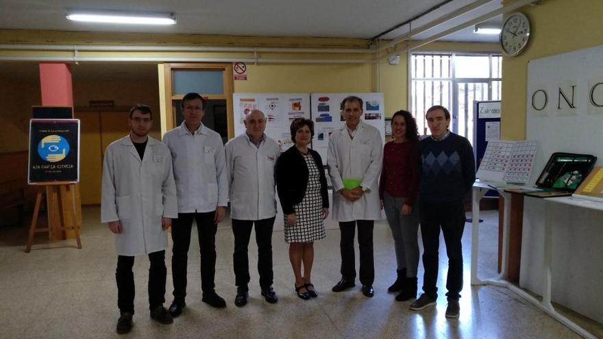 Miembros del Colegio de Farmacéuticos y la Dirección Provincial de Educación