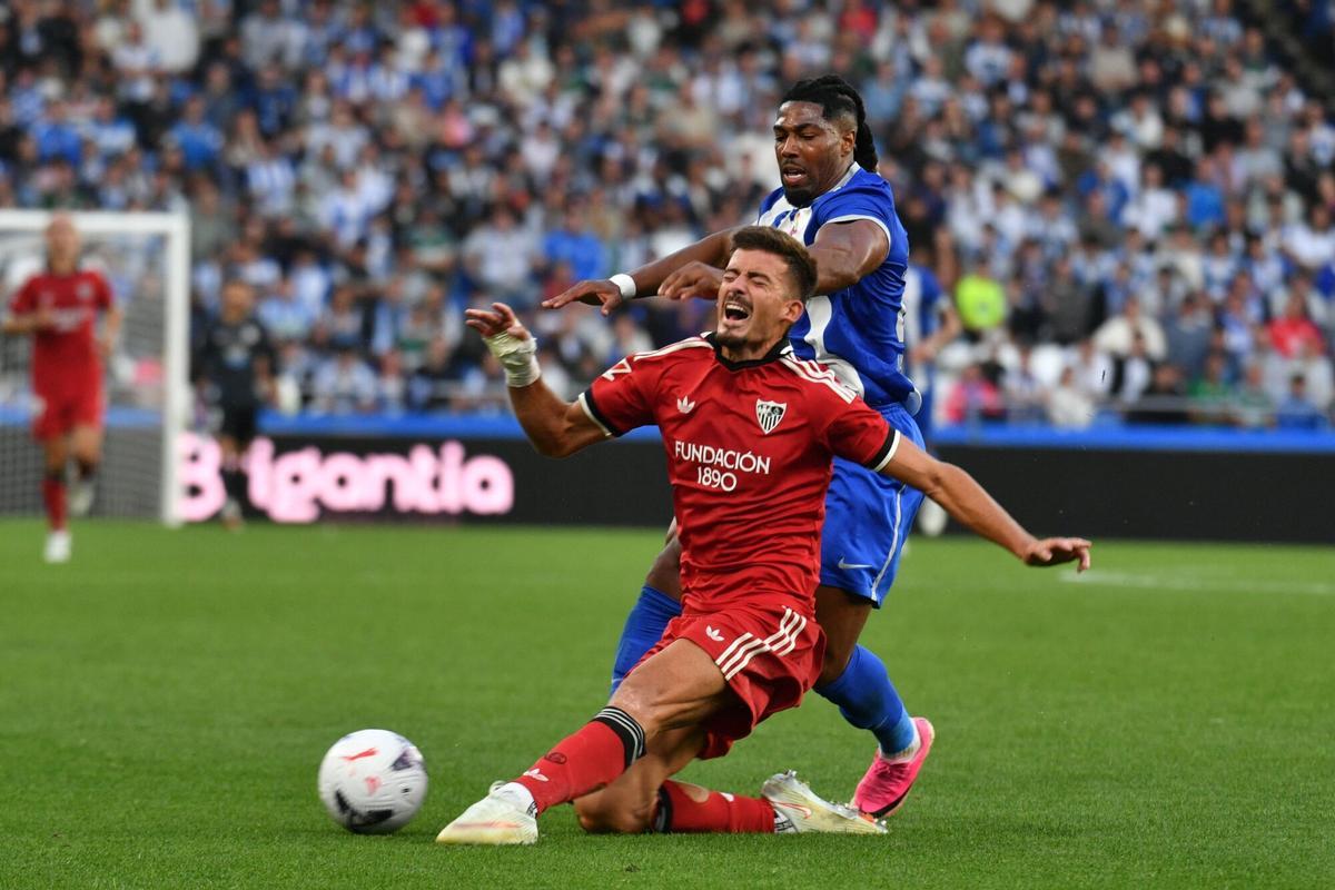 El Dépor cae ante el Sevilla (0-1) en un duelo espeso en el que no logró dominar el juego ni dispuso de ocasiones claras.