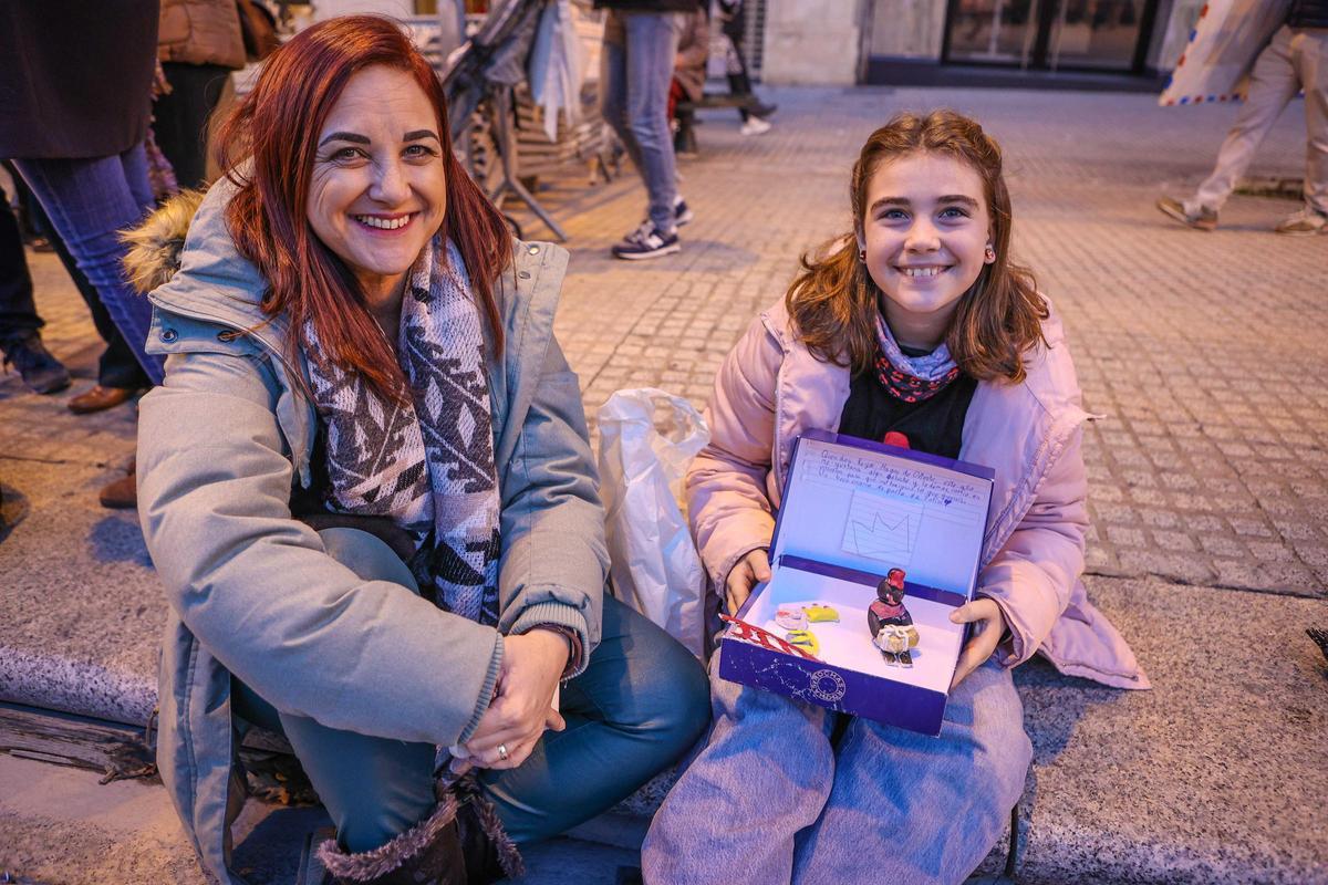 El Embajador Real y la entrega de cartas a las burritas llenan de ilusión las calles de Alcoy