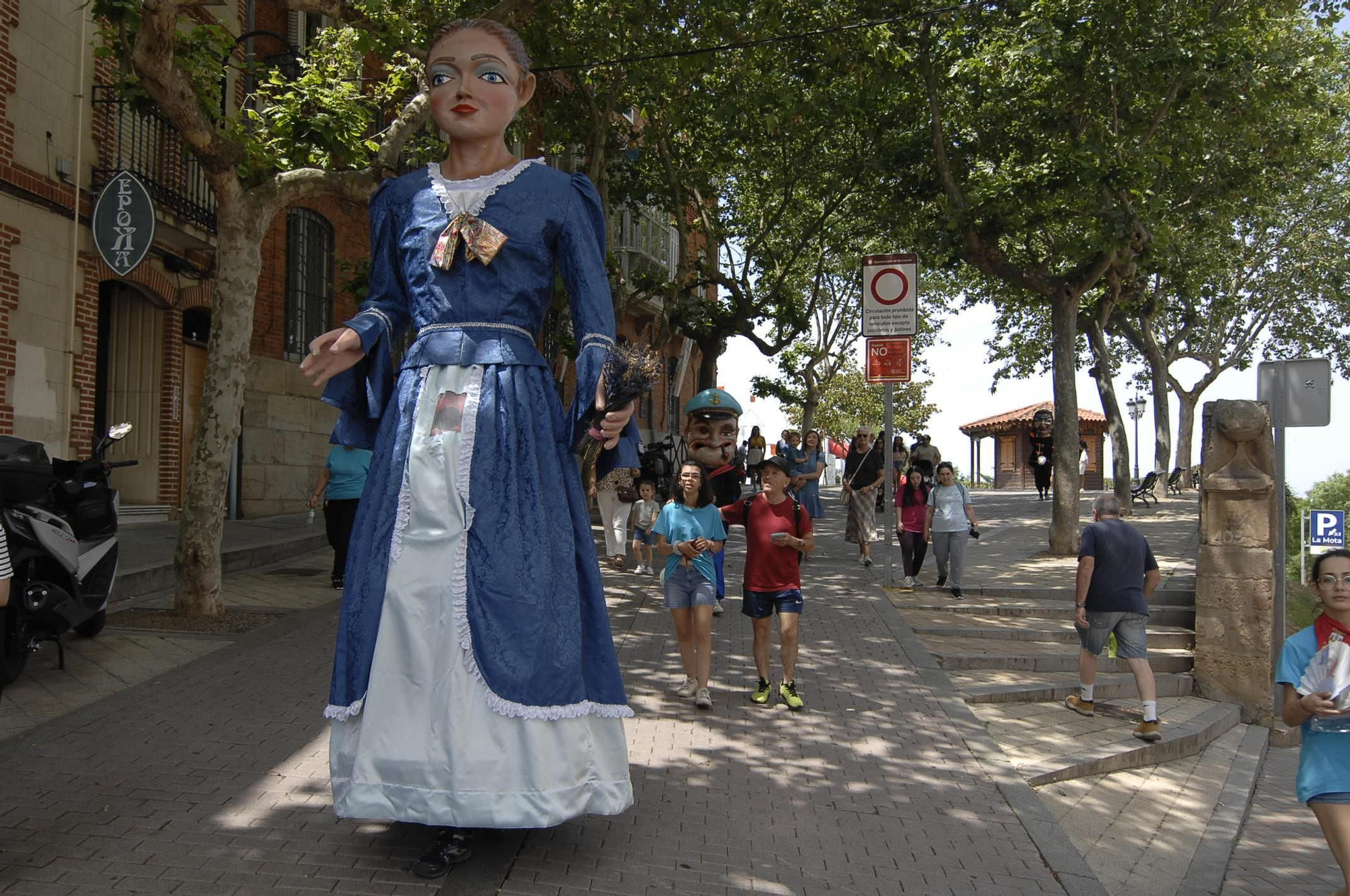 GALERÍA | Pasacalles de gigantes y cabezudos