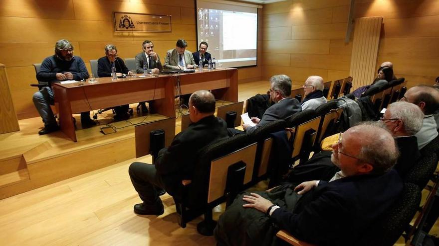 Asistentes al acto de exaltación europeísta celebrado ayer en Avilés.