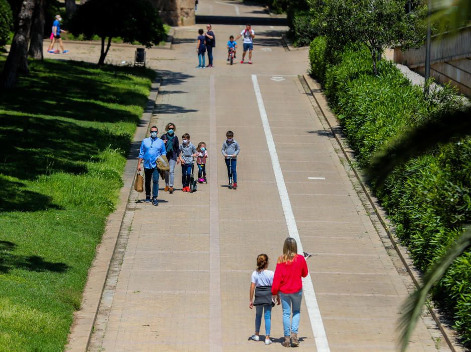 Los niños vuelven a llenar parques y calles