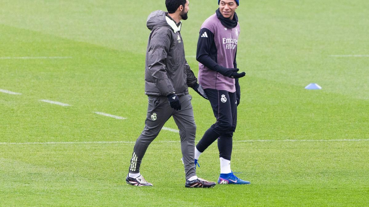 غياب مبابي وفالفيردي عن قائمة ريال مدريد لمواجهة برشلونة في الكلاسيكو