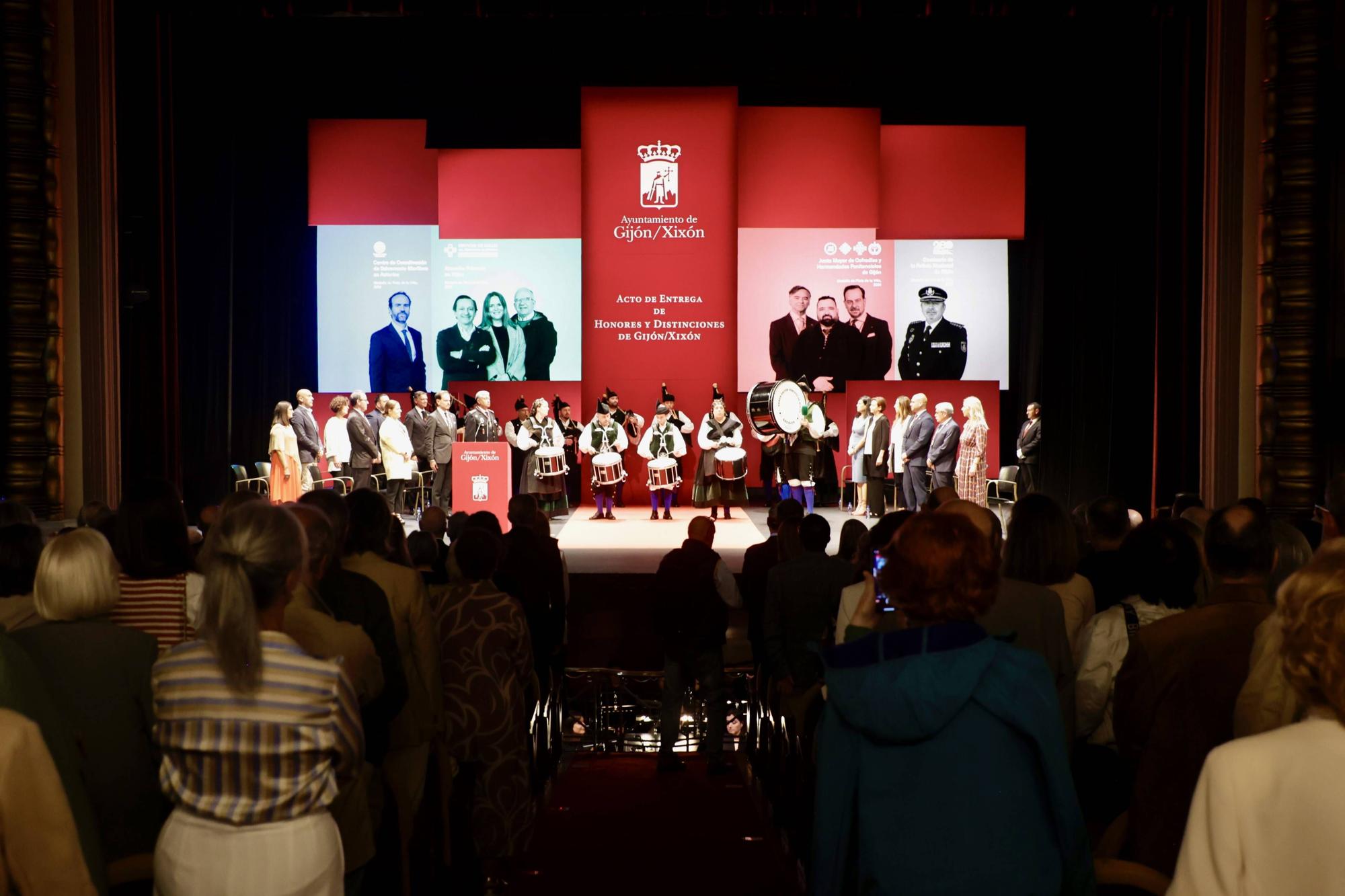 Entrega de las medallas de la ciudad de Gijón