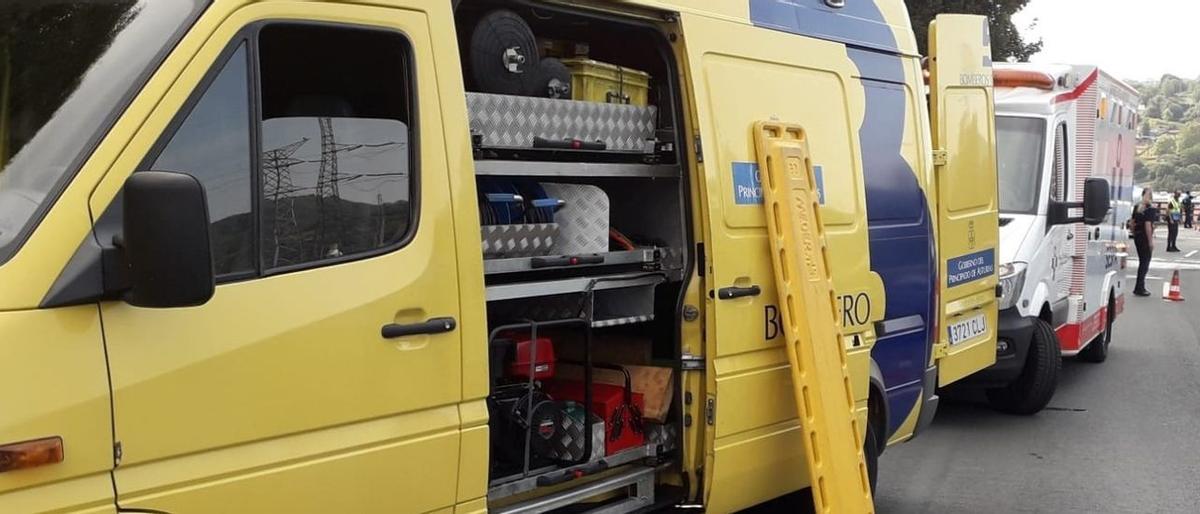 Un mort després de caure una torre d’il·luminació sobre un camp de futbol d’Astúries