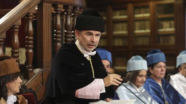 Ignacio Villaverde, nel actu académicu de Santa Catalina.