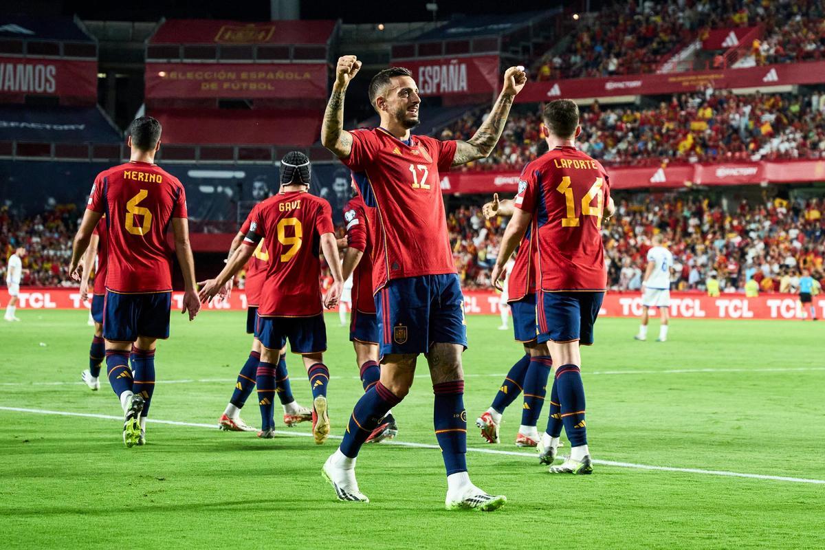 Joselu Mato celebra su gol ante Chipre en el Nuevo Los Cármenes.