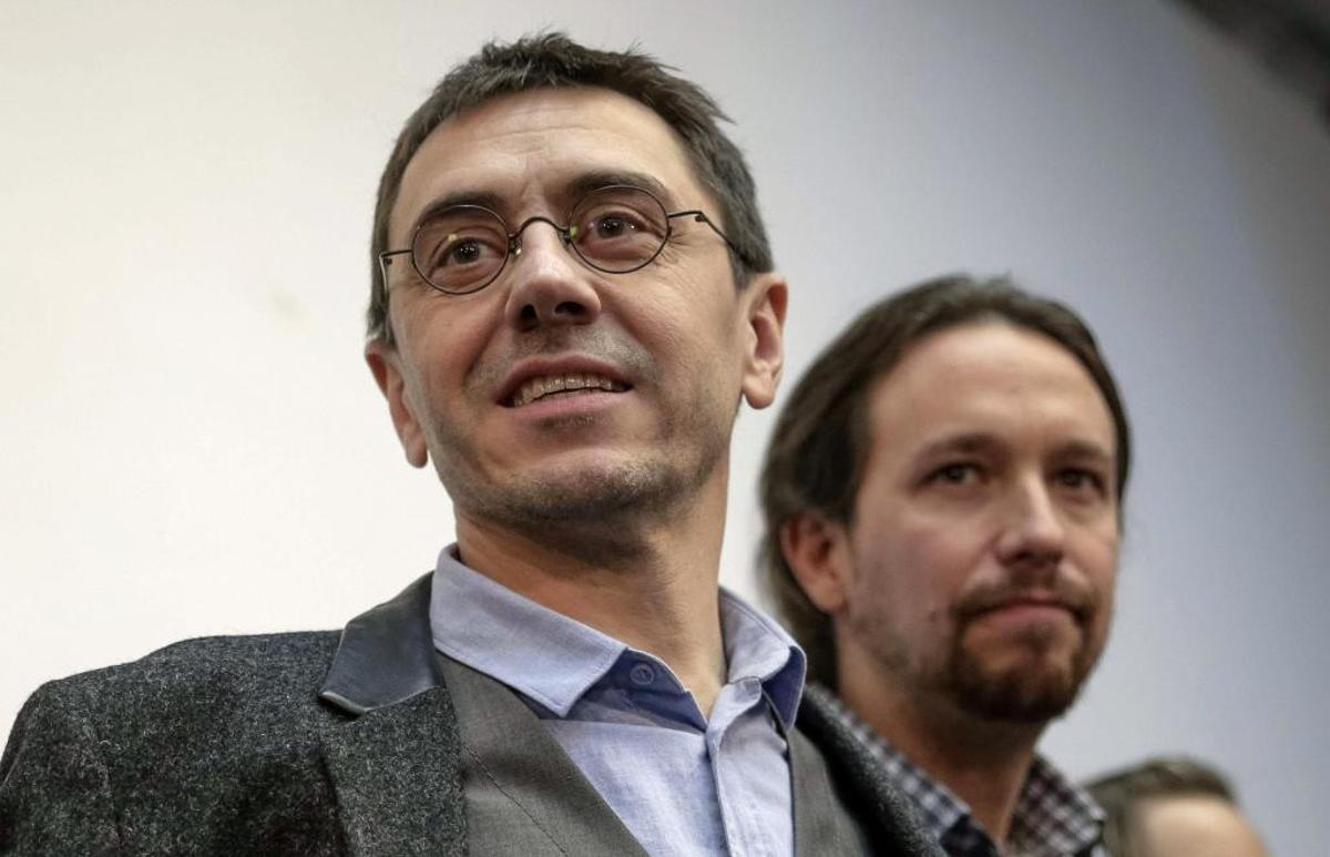 Juan Carlos Monedero junto a Pablo Iglesias. // Emilio Naranjo/EFE