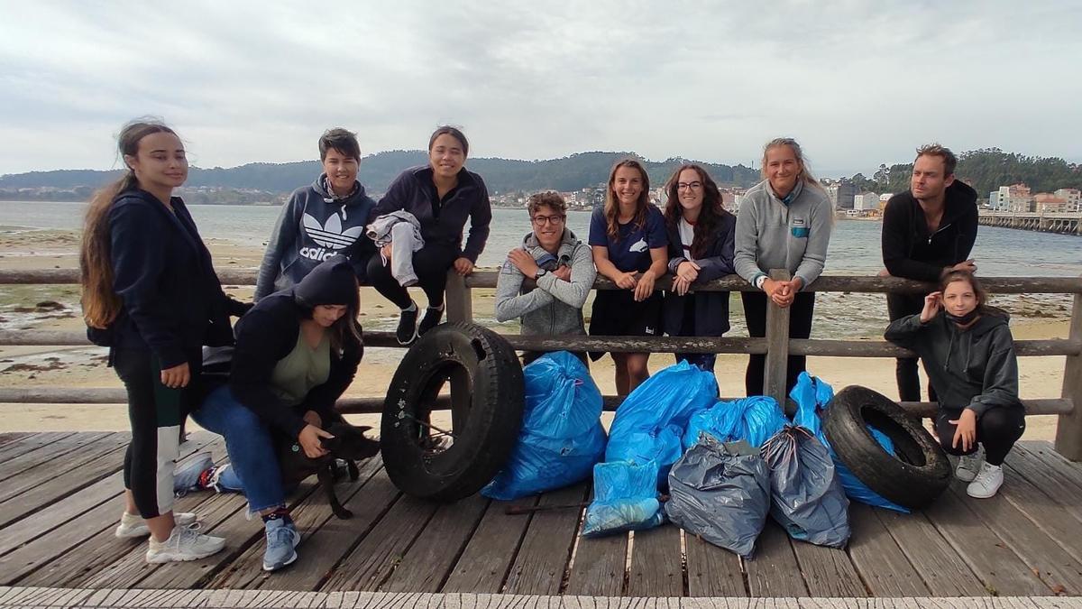 Además del trabajo de investigación, formación y divulgación que lleva a cabo, el BDRI y sus alumnos despliegan jornadas de concienciación y lucha contra la basura marina.