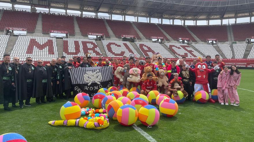 El Grupo Sardinero Momo se vuelca con el Real Murcia