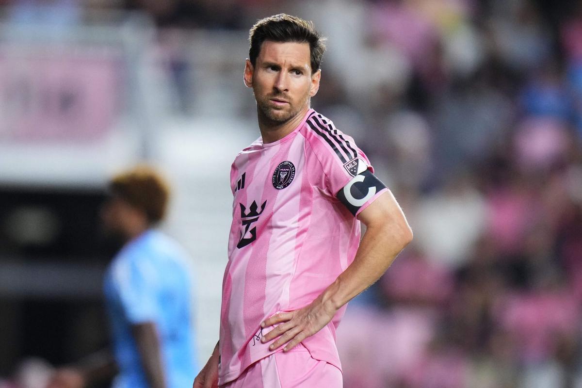FORT LAUDERDALE, FLORIDA - NOVEMBER 29: Lionel Messi #10 of Inter Miami CF looks on during the Audi 2025 MLS Cup western conference final match between Inter Miami CF and New York City FC at Chase Stadium on November 29, 2025 in Fort Lauderdale, Florida. Rich Storry/Getty Images/AFP (Photo by Rich Storry / GETTY IMAGES NORTH AMERICA / Getty Images via AFP)