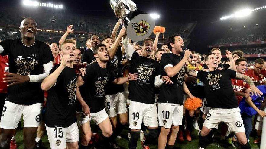 El Valencia agiganta la depresión del  Barça