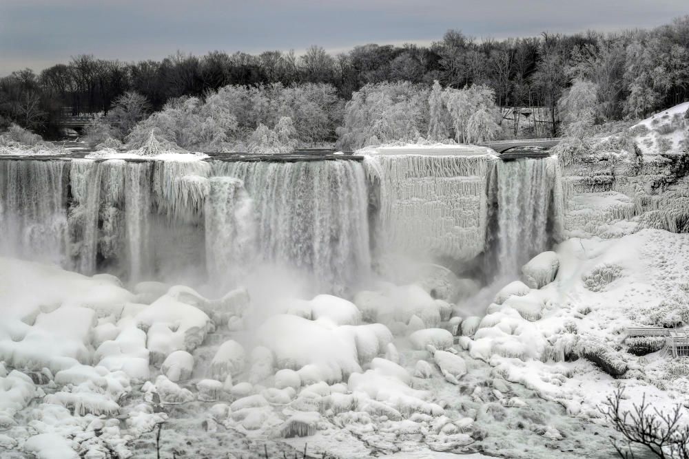 L'hivern glaça les cascades del Niàgara