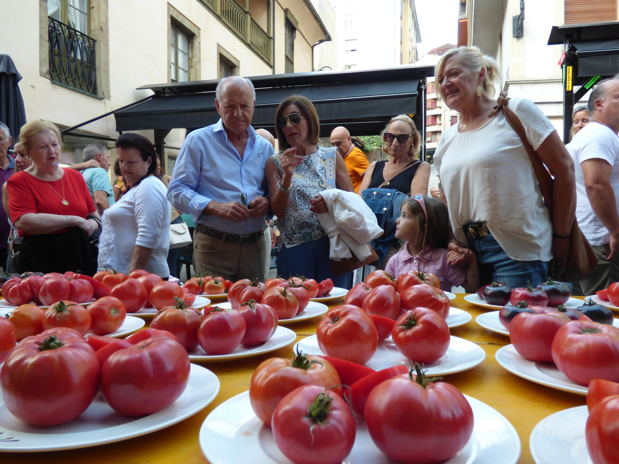 Así fue la elección del mejor tomate de Cangas del Narcea