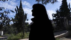 Barcelona 07/05/2025 Entrevista a mujeres víctimas de violencia machista que denuncian el trato recibido en los juzgados En la foto, testimonio de una mujer que prefiere ocultar su identidad Fotografía de Ferran Nadeu