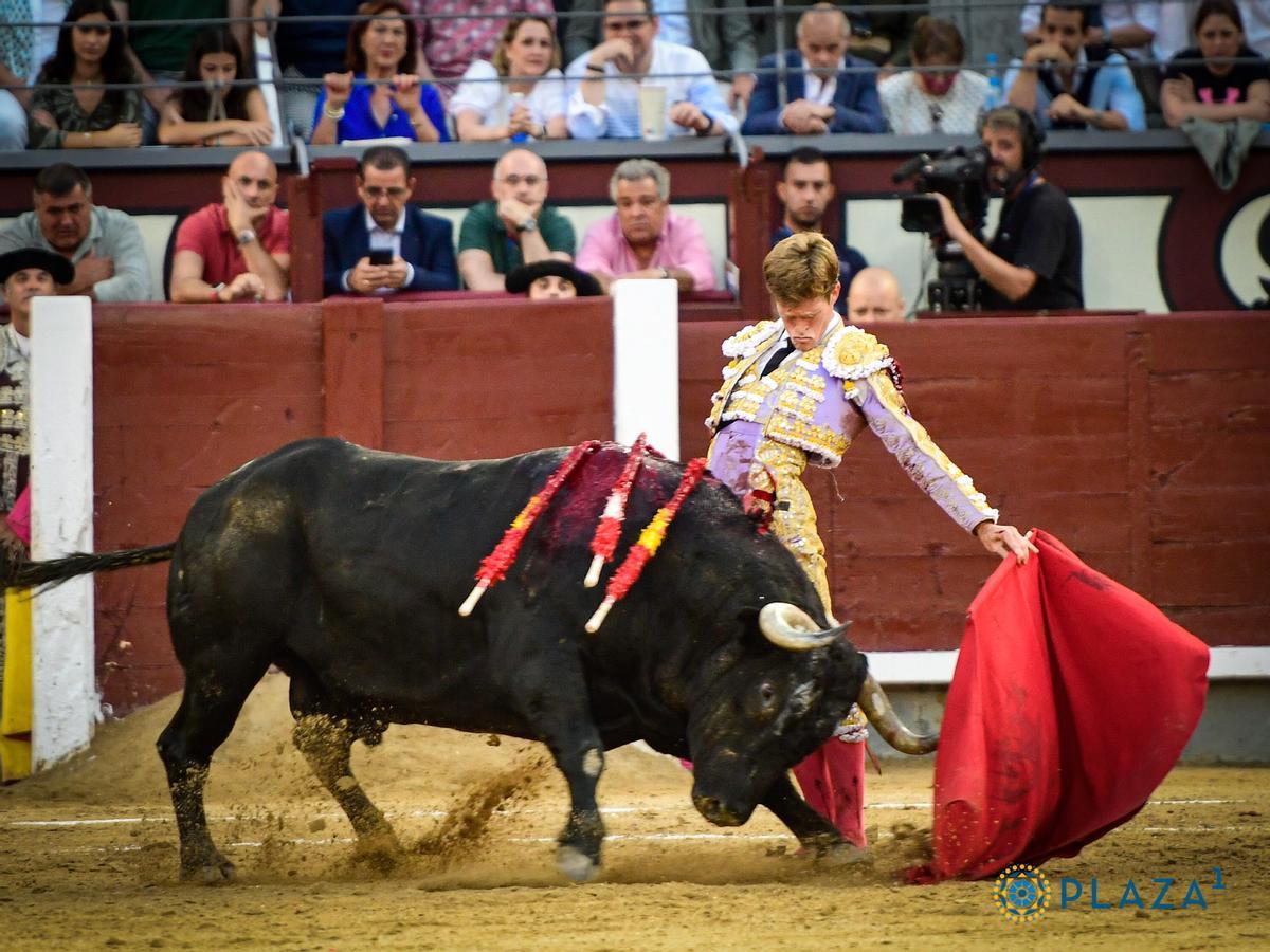 Un extraordinario natural de Borja Jiménez el día que estoqueó los tres toros de Victorino Martín en Madrid