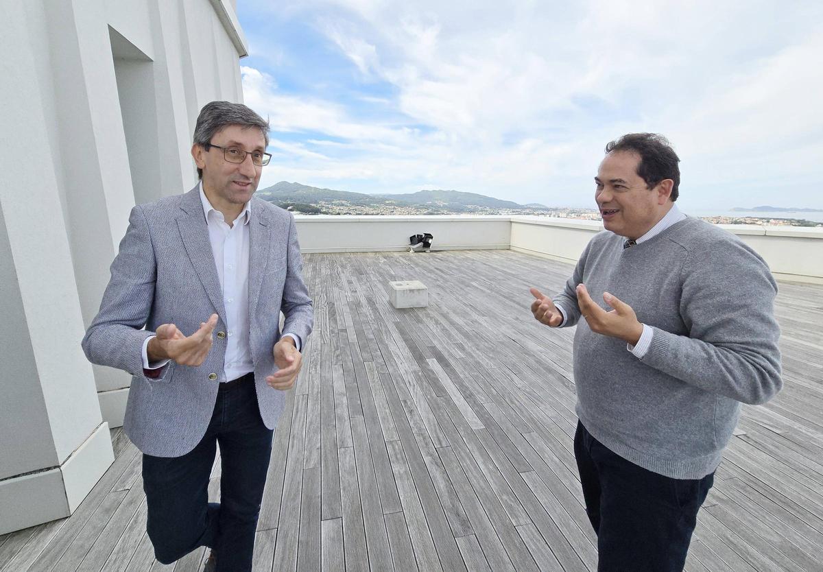 Ambos candidatos, en plena conversación.