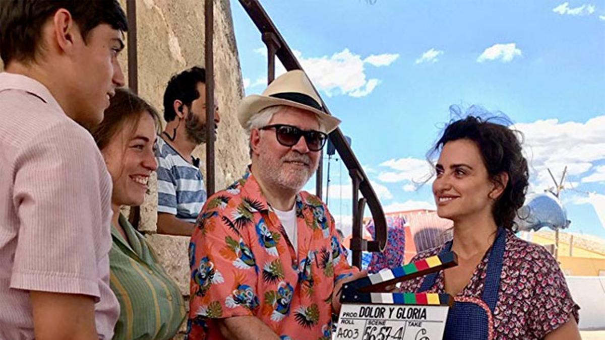 Pedro Almodóvar y Penélope Cruz en el rodaje de 'Dolor y gloria'
