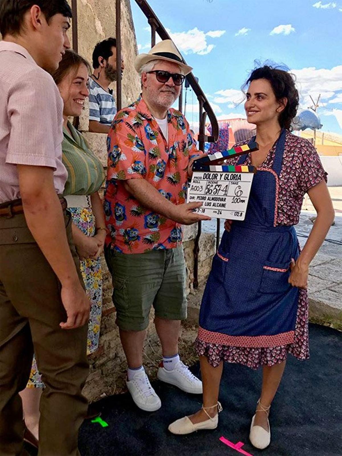 Pedro Almodóvar y Penélope Cruz en el rodaje de 'Dolor y gloria'