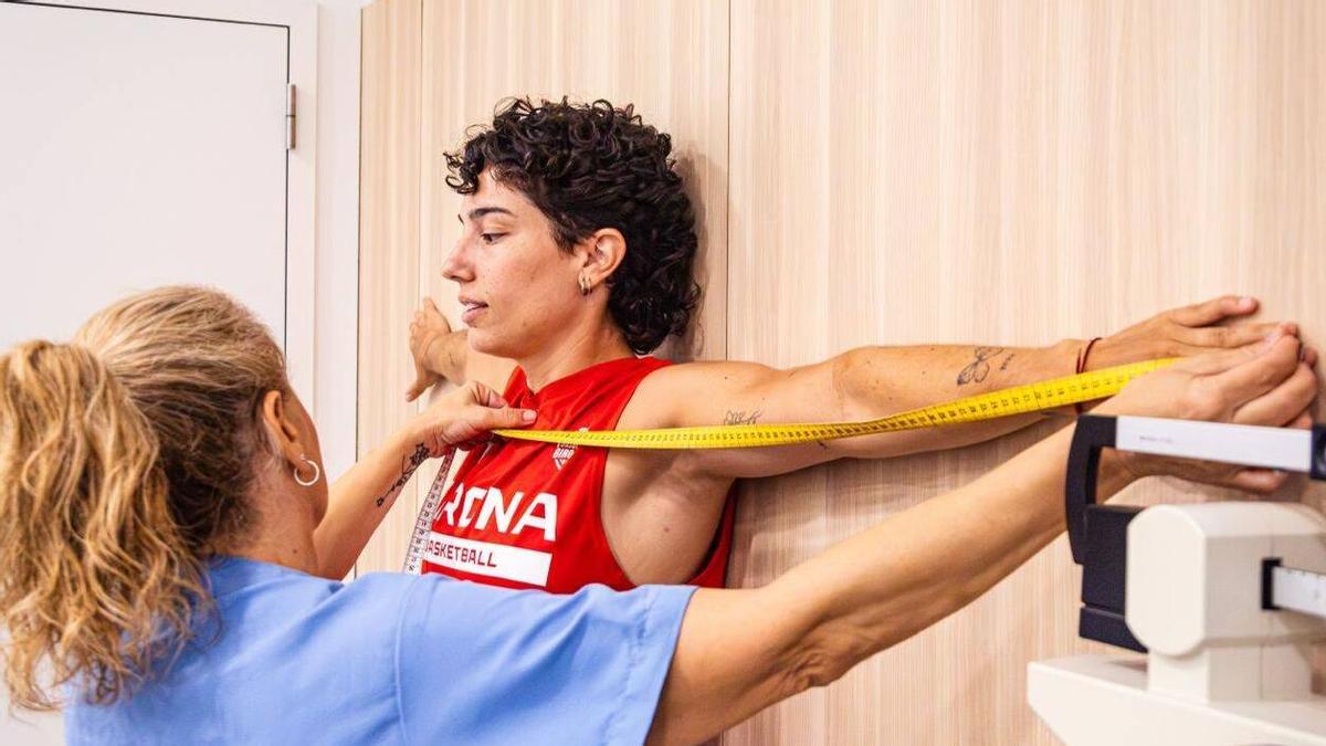 Ainhoa López durant la revisió mèdica d'avui