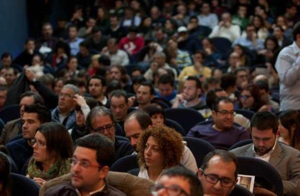 El patio de butacas del Club estuvo lleno durante todo el encuentro.