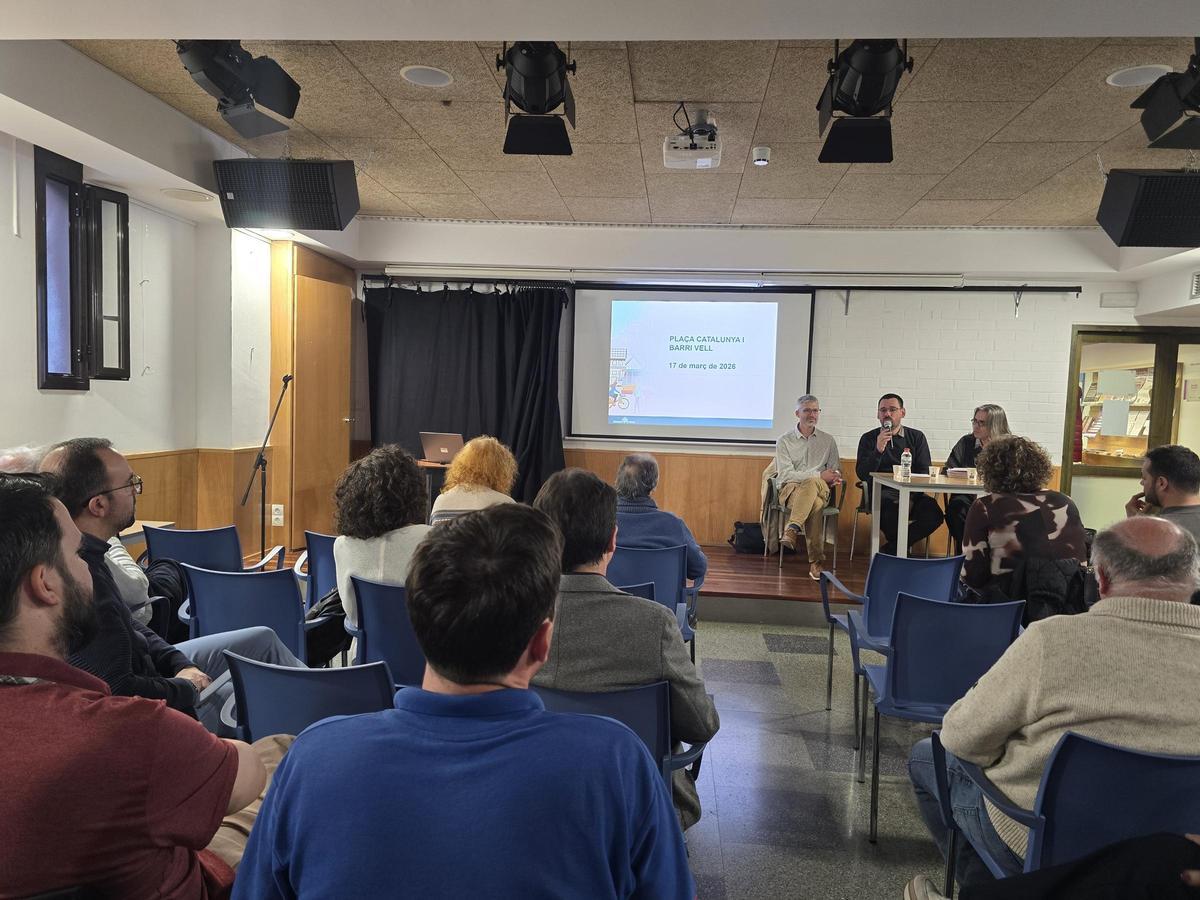 Primera reunió del procés participatiu sobre la plaça Catalunya de Girona.
