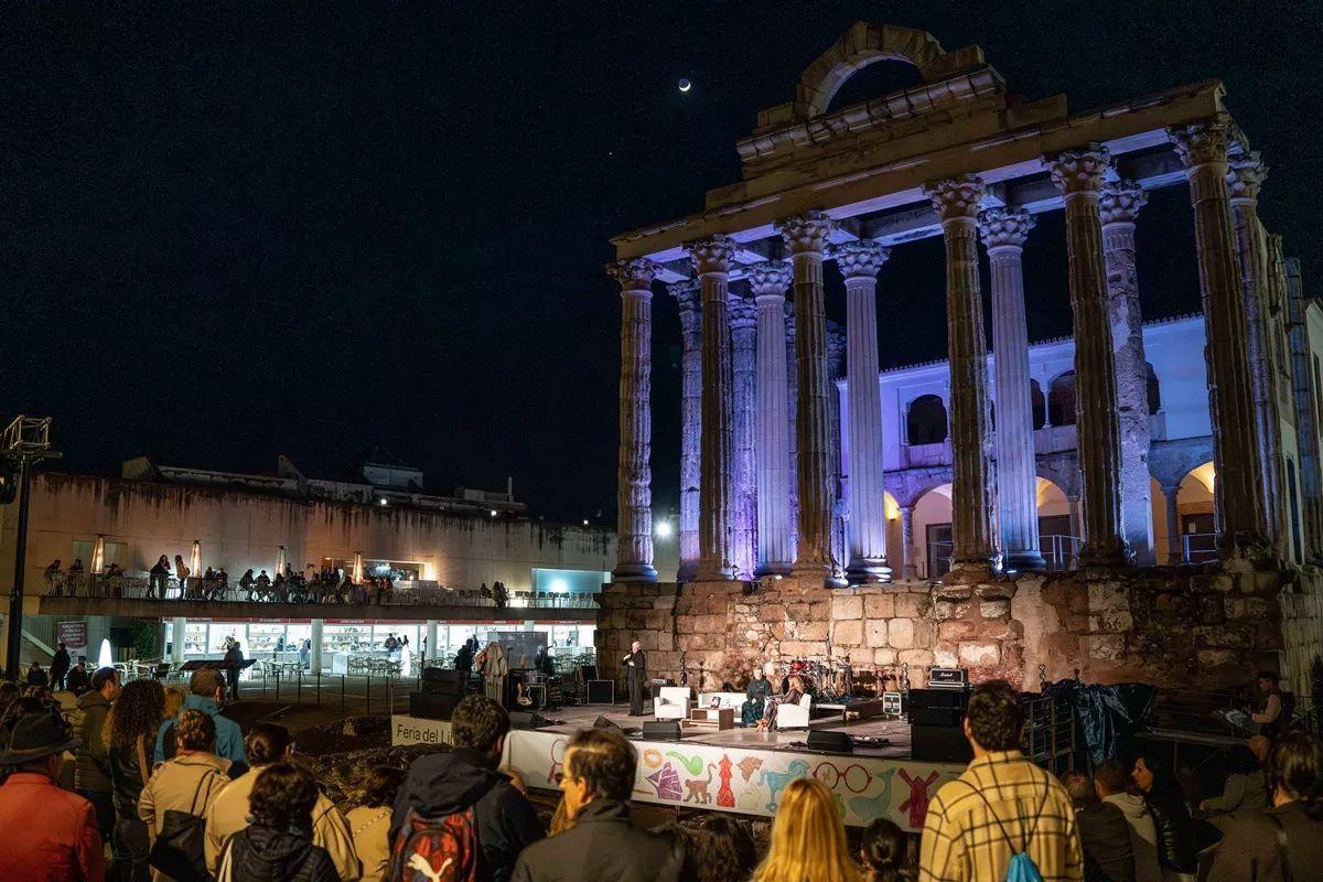 Feria del Libro en el Templo de Diana.