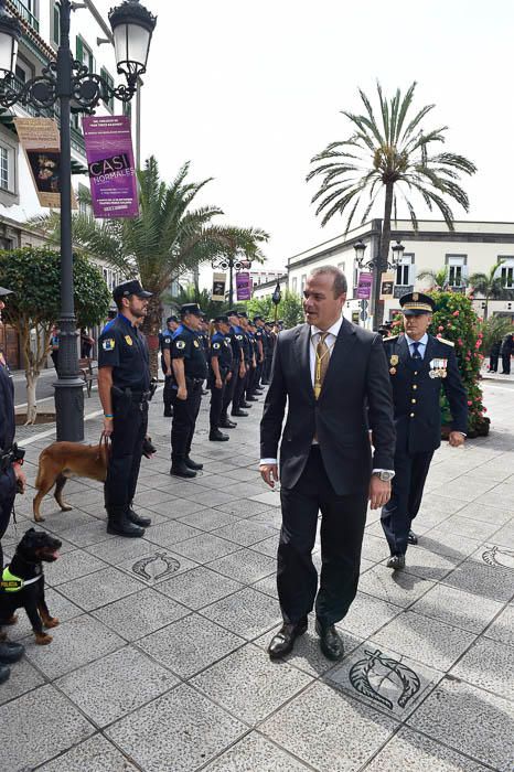 Entrega de Honores y distinciones por el día de ...