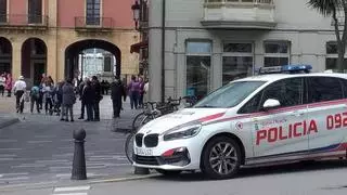 Herido un joven en patinete tras ser atropellado en la rotonda de Foro, en Gijón