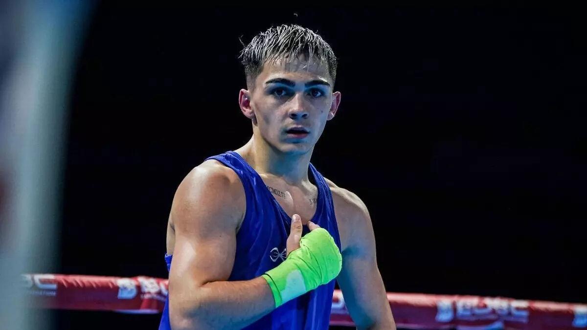 El púgil cordobés Rafa Lozano Jr., en un combate de boxeo.