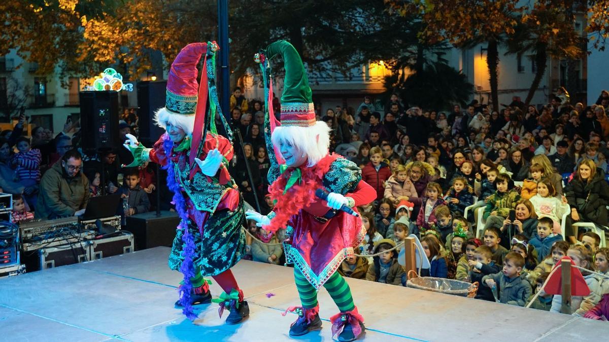 Fiesta por el año nuevo infantil en la Plaza Santo Domingo de Ontinyent.
