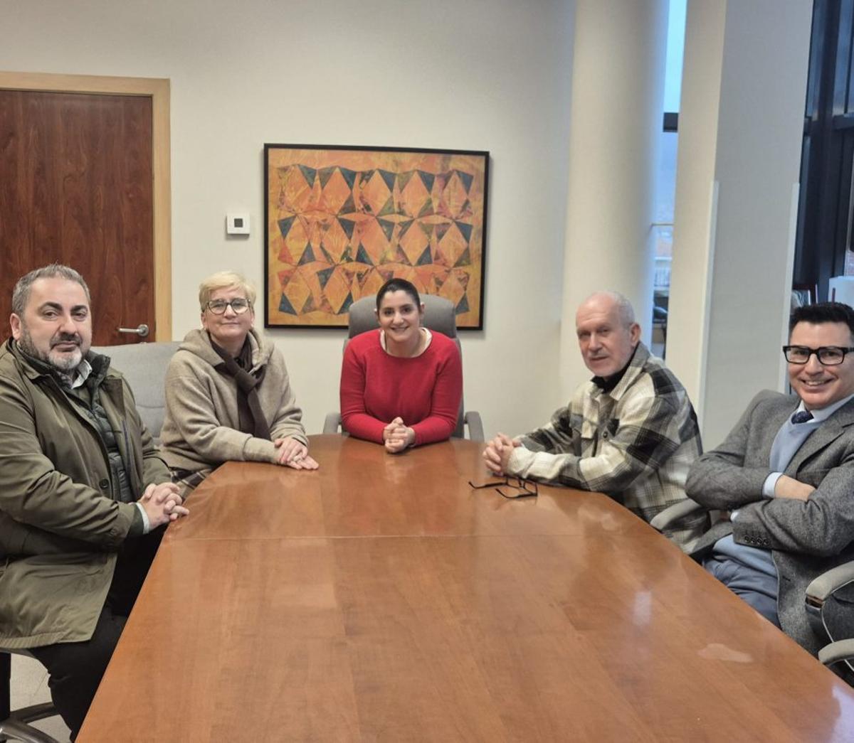 Representantes del Concello y de Proauditorio, ayer. | FDV