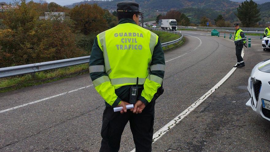 Excarcelado un hombre tras chocar contra la mediana en la A-55 en Tui