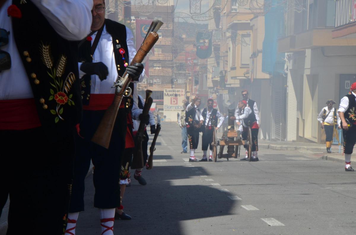 Moros y Cristianos de Petrer 2024: la Embajada de la cruz recupera la villa