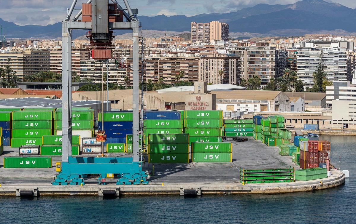 Terminal de mercancías del Puerto de Alicante.