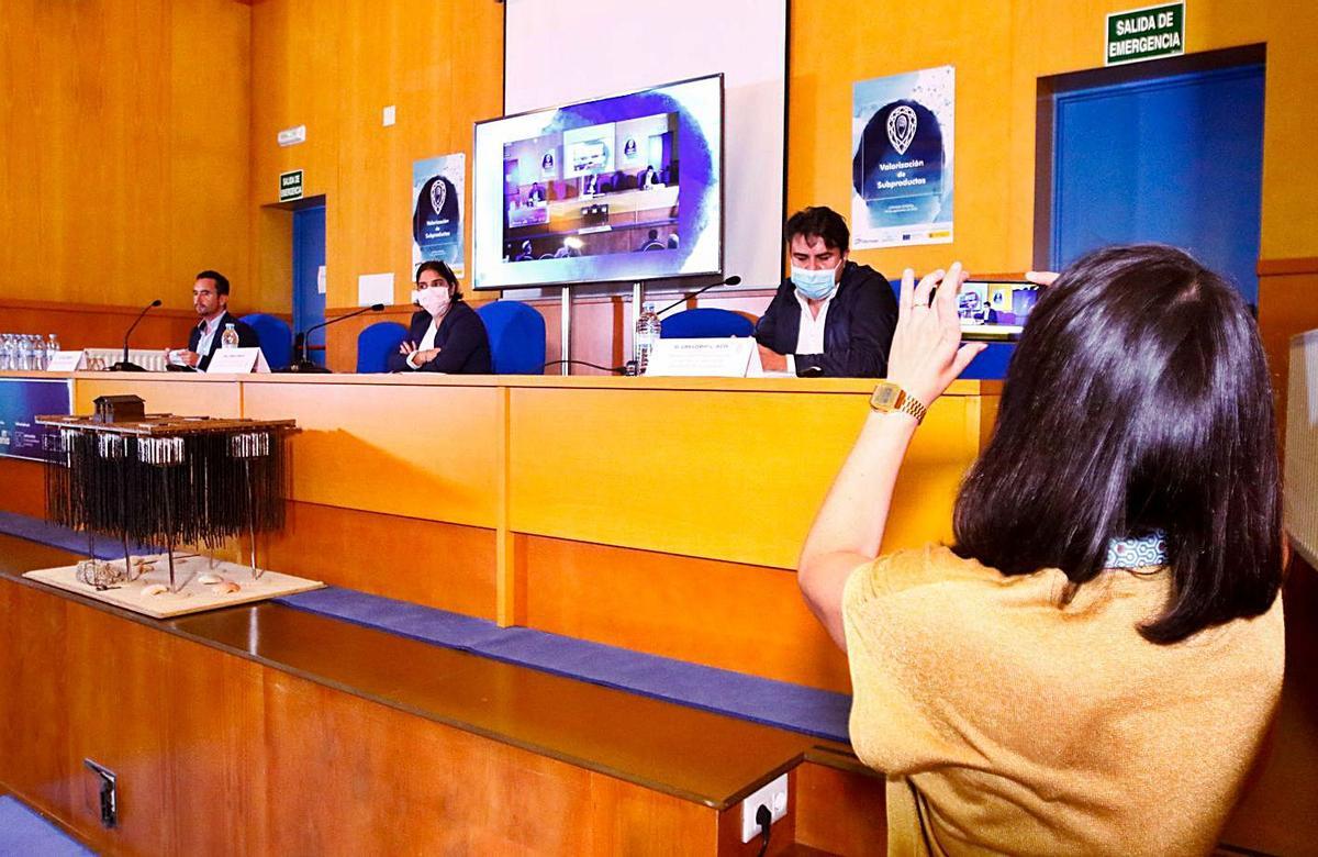 La inauguración se produjo a las diez de la mañana, con cuatro horas de charlas por delante.