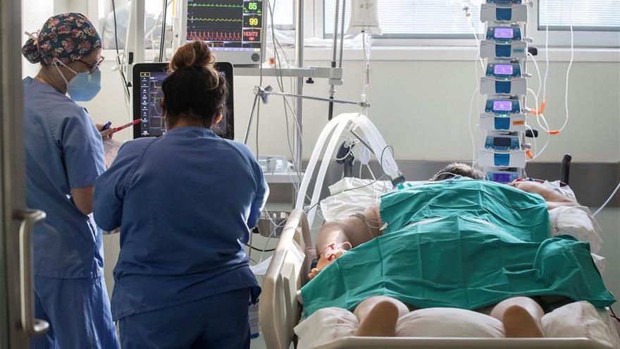 Extremadura alcanza su máximo número de hospitalizados por covid y los contagios bajan a 783