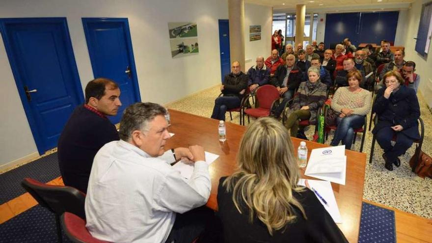 Reunión de ayer del PP con colectivos de Sanxenxo y Poio. // G. Santos