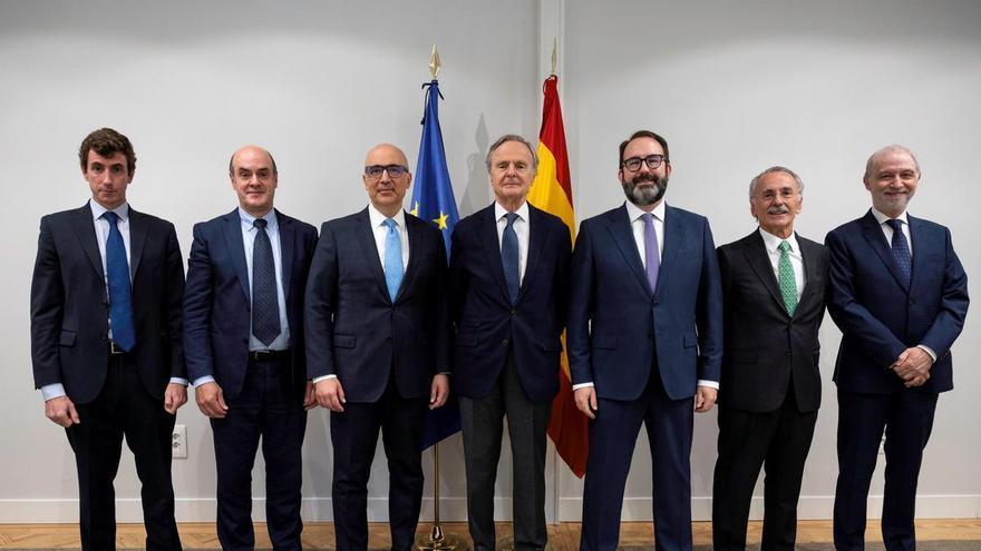 La industria española de la defensa se une para defender el 